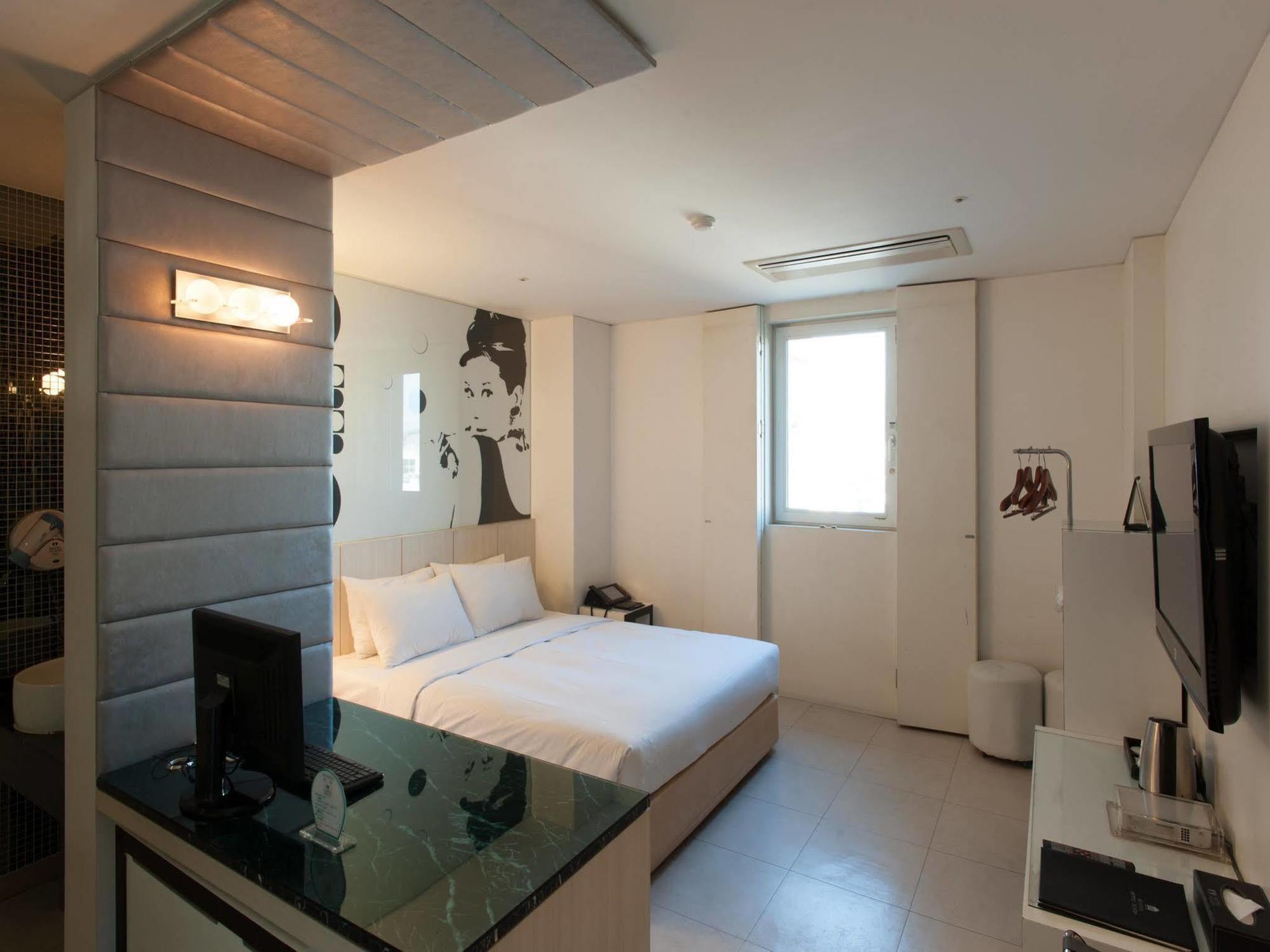Benikea Hotel Acacia Seoul Bagian luar foto